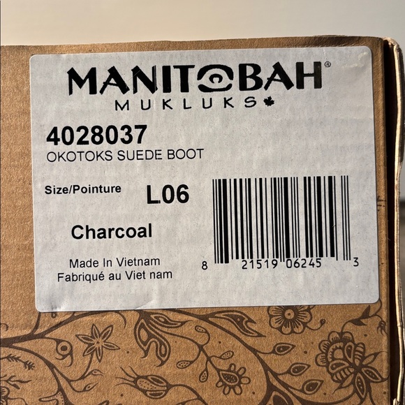 NWT Manitobah Mukluks Gray Suede Fringe Moccasin “Okotos” Boots Wmns Size 6 - Picture 6 of 7